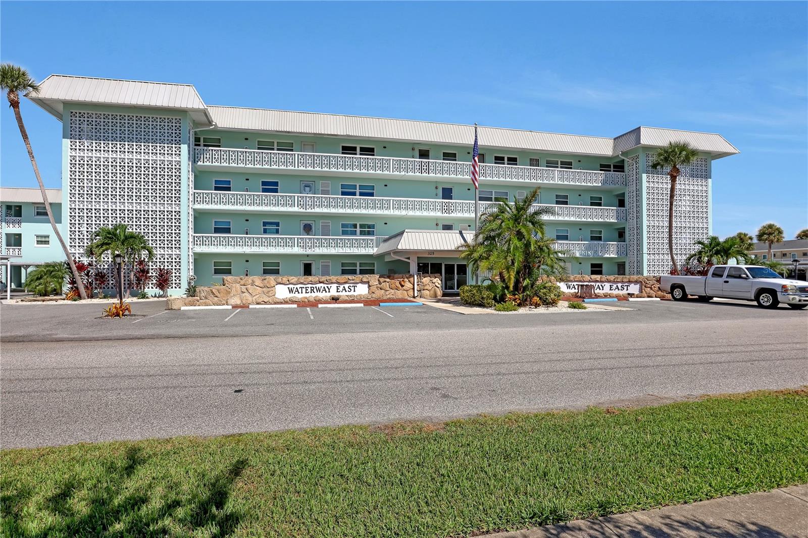 325 N CAUSEWAY #D104