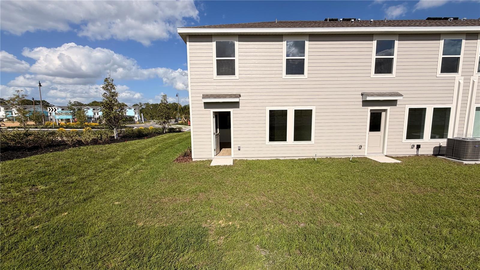 806 Lynx St Property Photo 3
