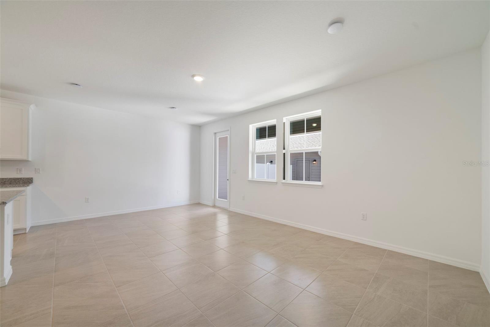686 Lola Ln Property Photo 10