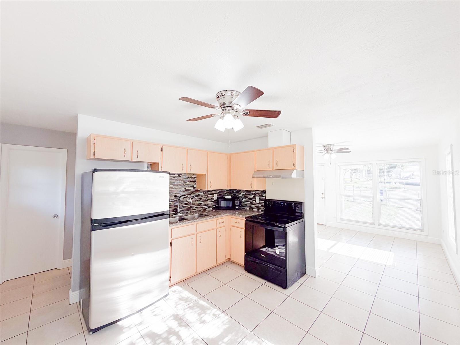 407 W Bella Vista St Property Photo 5