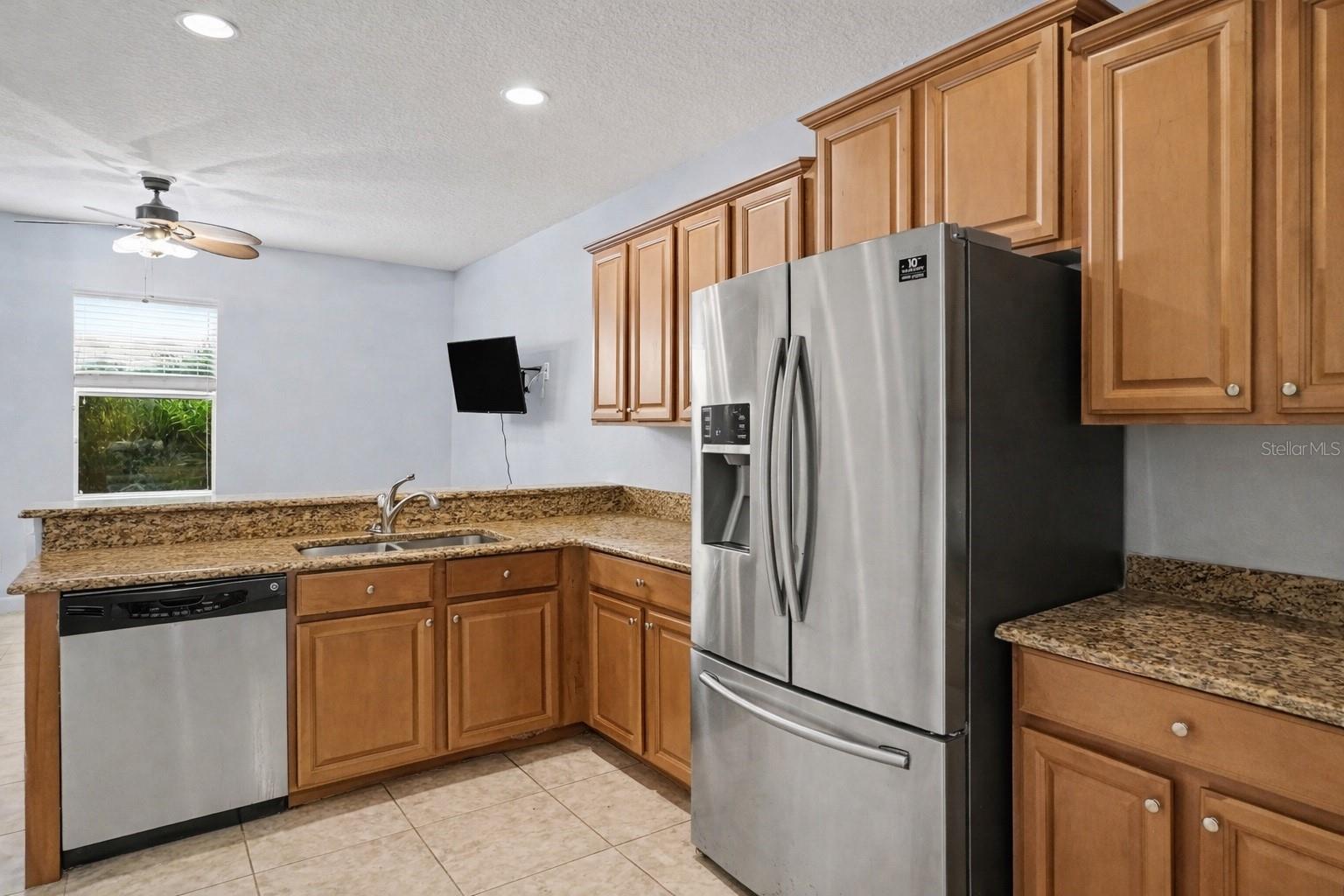 1042 Harmony Ln Property Photo 5