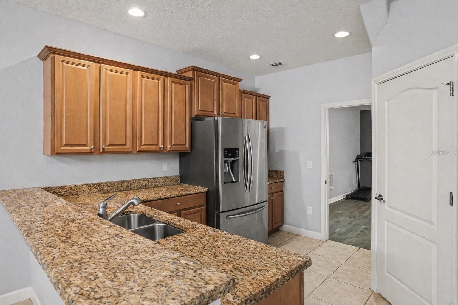 1042 Harmony Ln Property Photo 6