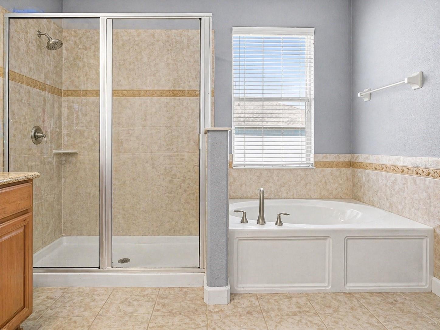 1042 Harmony Ln Property Photo 16