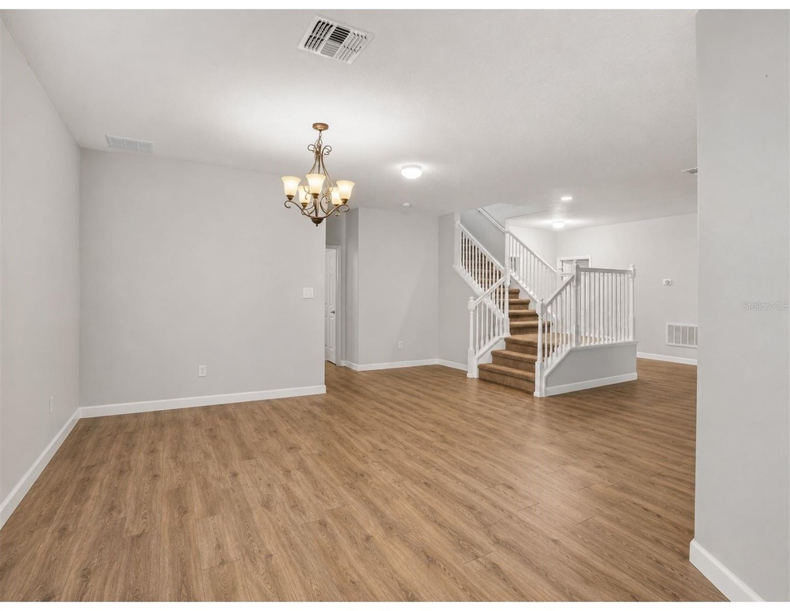 1042 Harmony Ln Property Photo 19