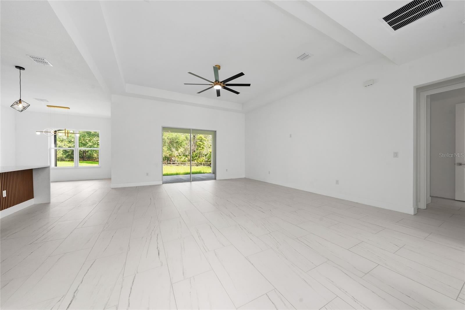 18561 Sabal St Property Photo 6
