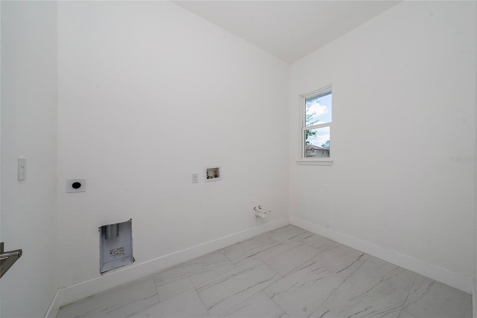 18561 Sabal St Property Photo 9