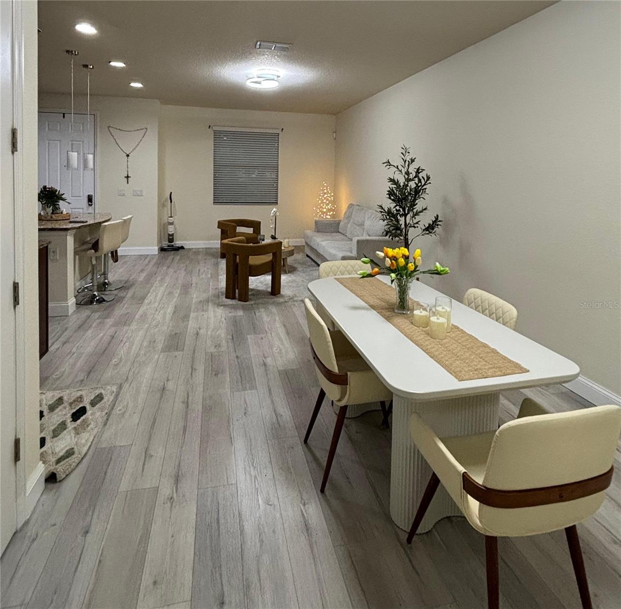 O6400537 Property Photo 4
