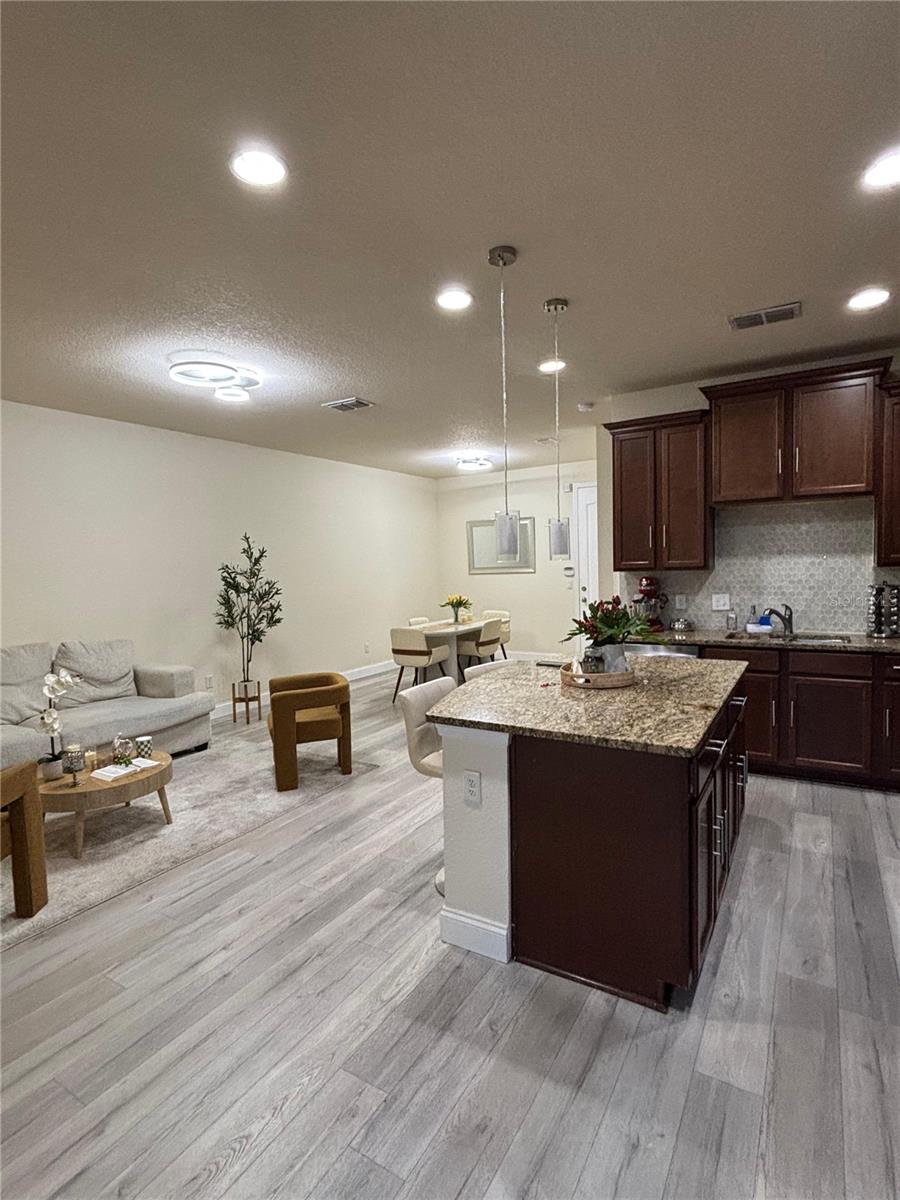 O6400537 Property Photo 5
