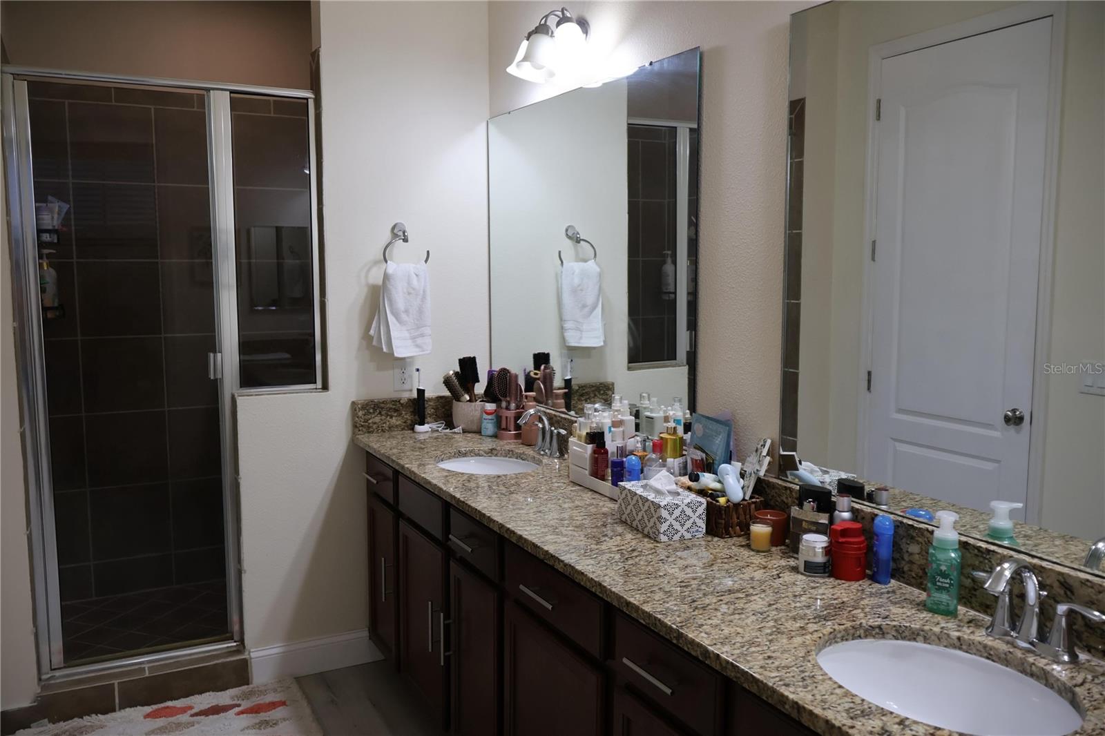 O6400537 Property Photo 10