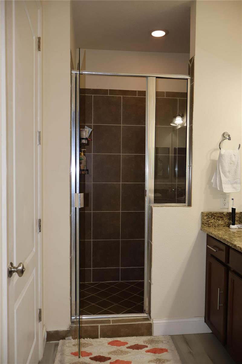 O6400537 Property Photo 11