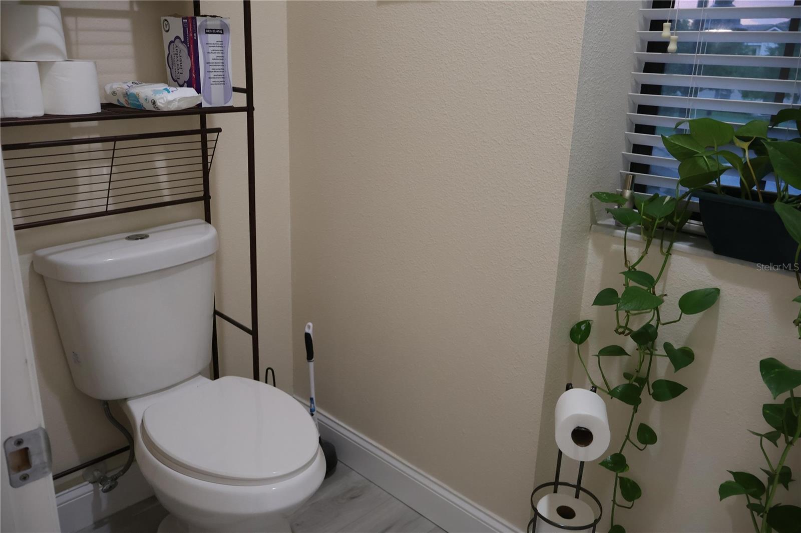 O6400537 Property Photo 12