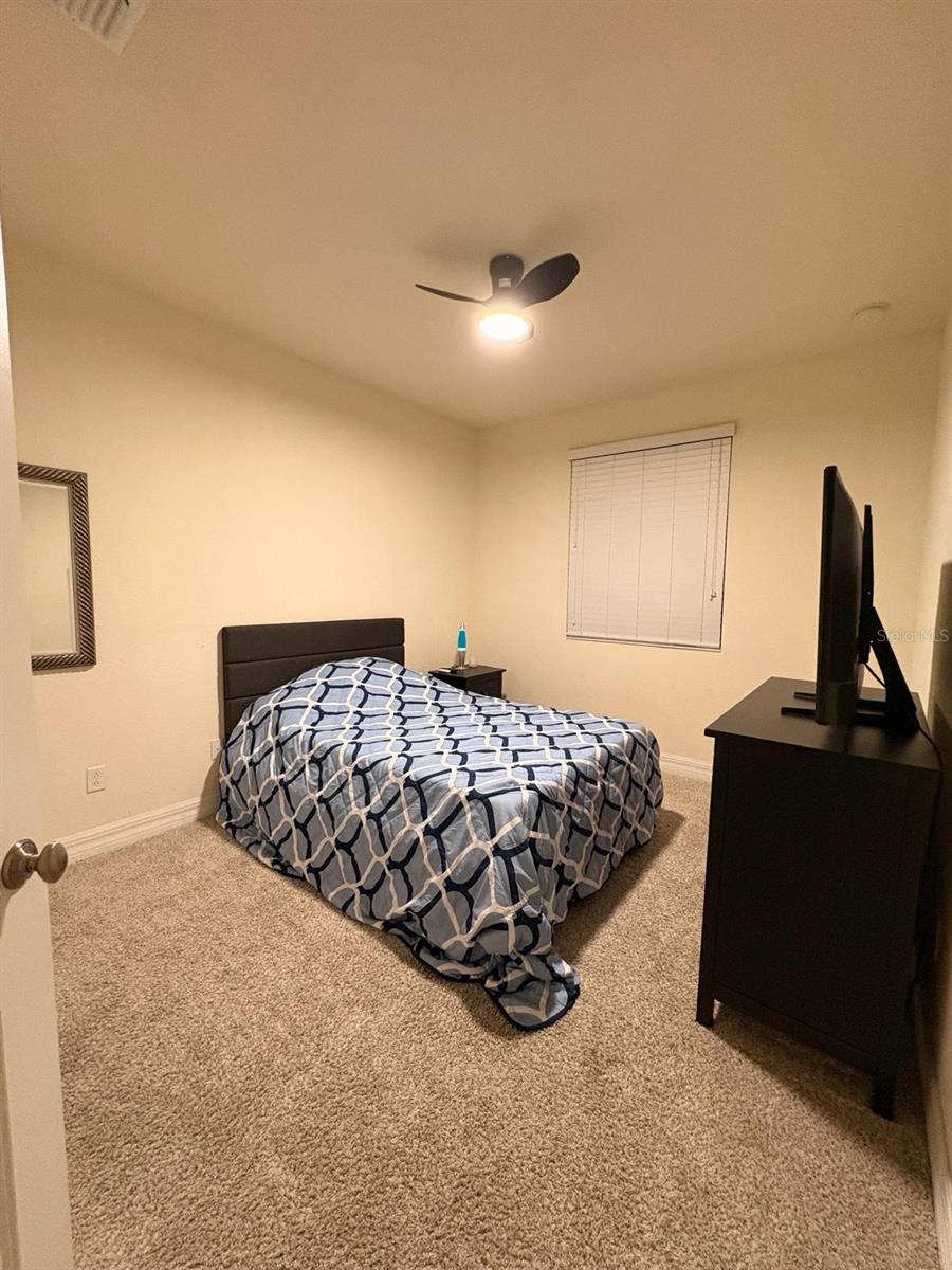 O6400537 Property Photo 16
