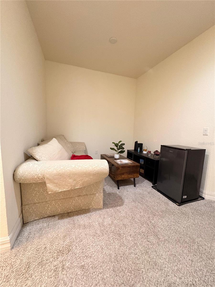 O6400537 Property Photo 18
