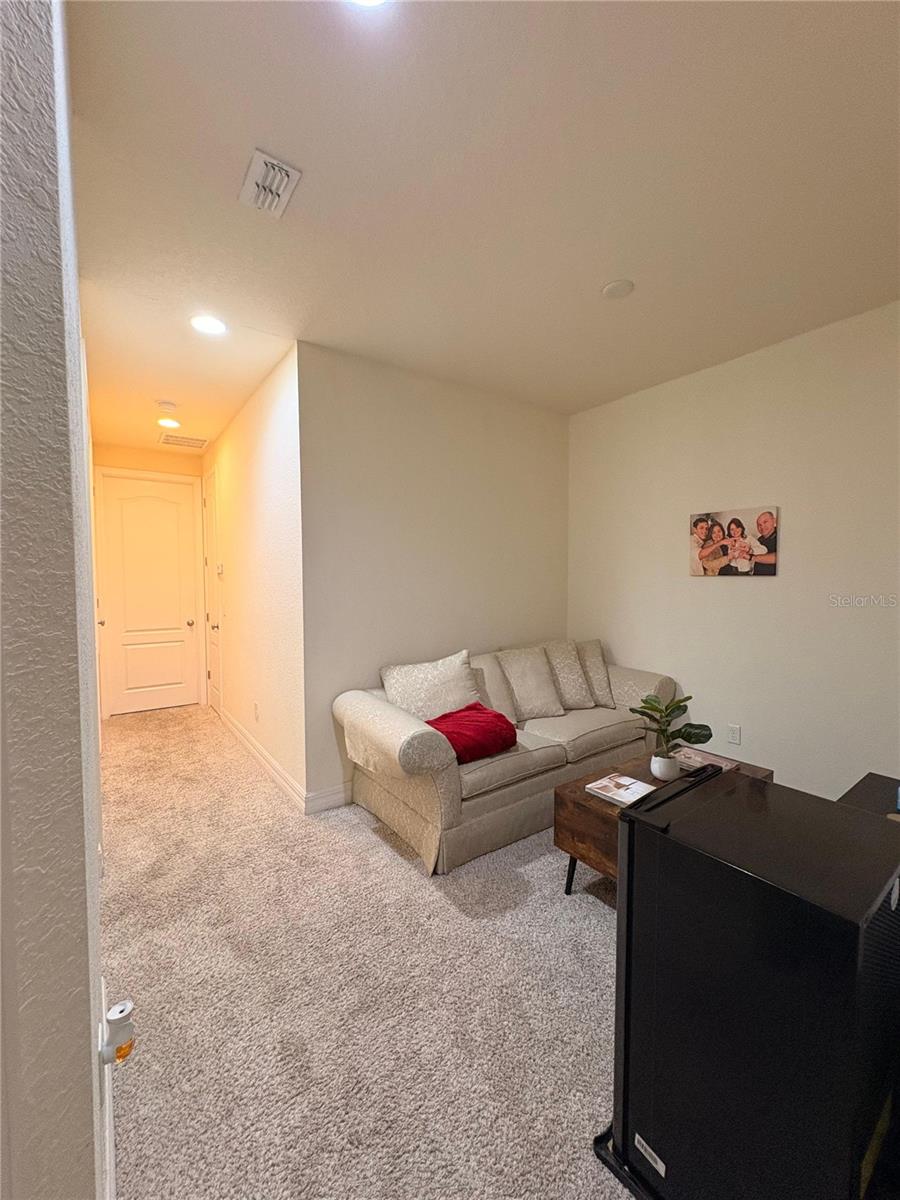 O6400537 Property Photo 19