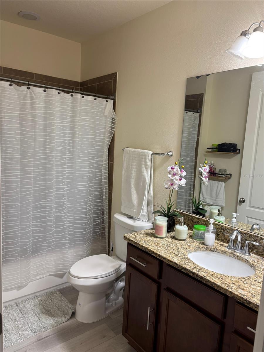 O6400537 Property Photo 20
