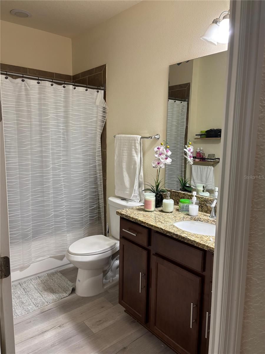 O6400537 Property Photo 21
