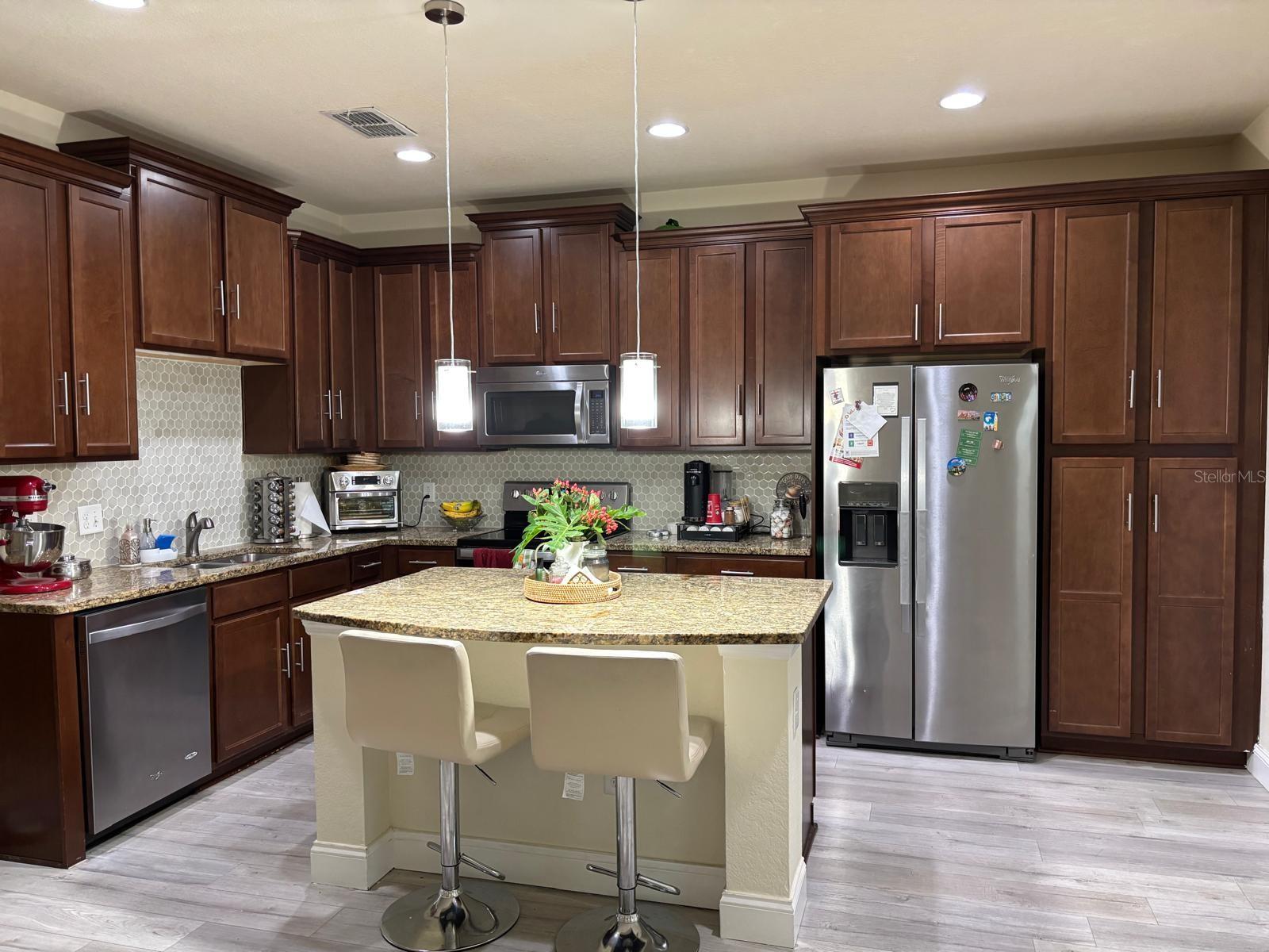 O6400537 Property Photo 23