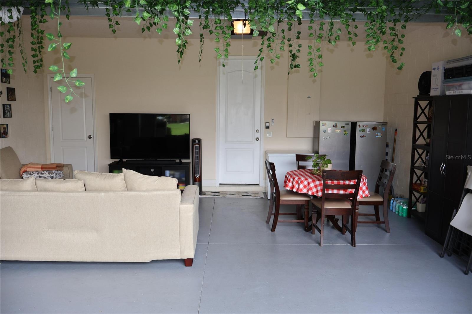 O6400537 Property Photo 25