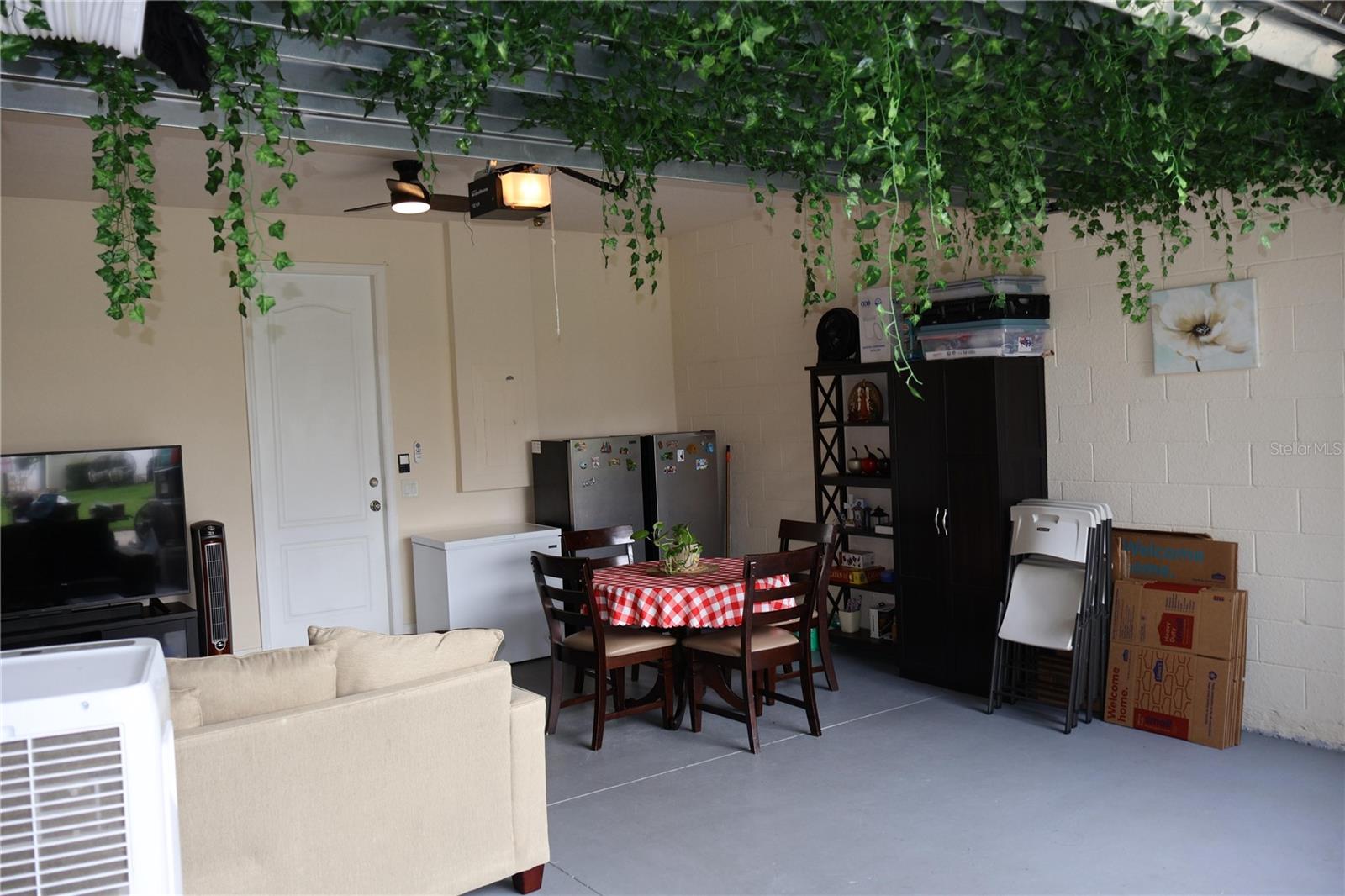 O6400537 Property Photo 27