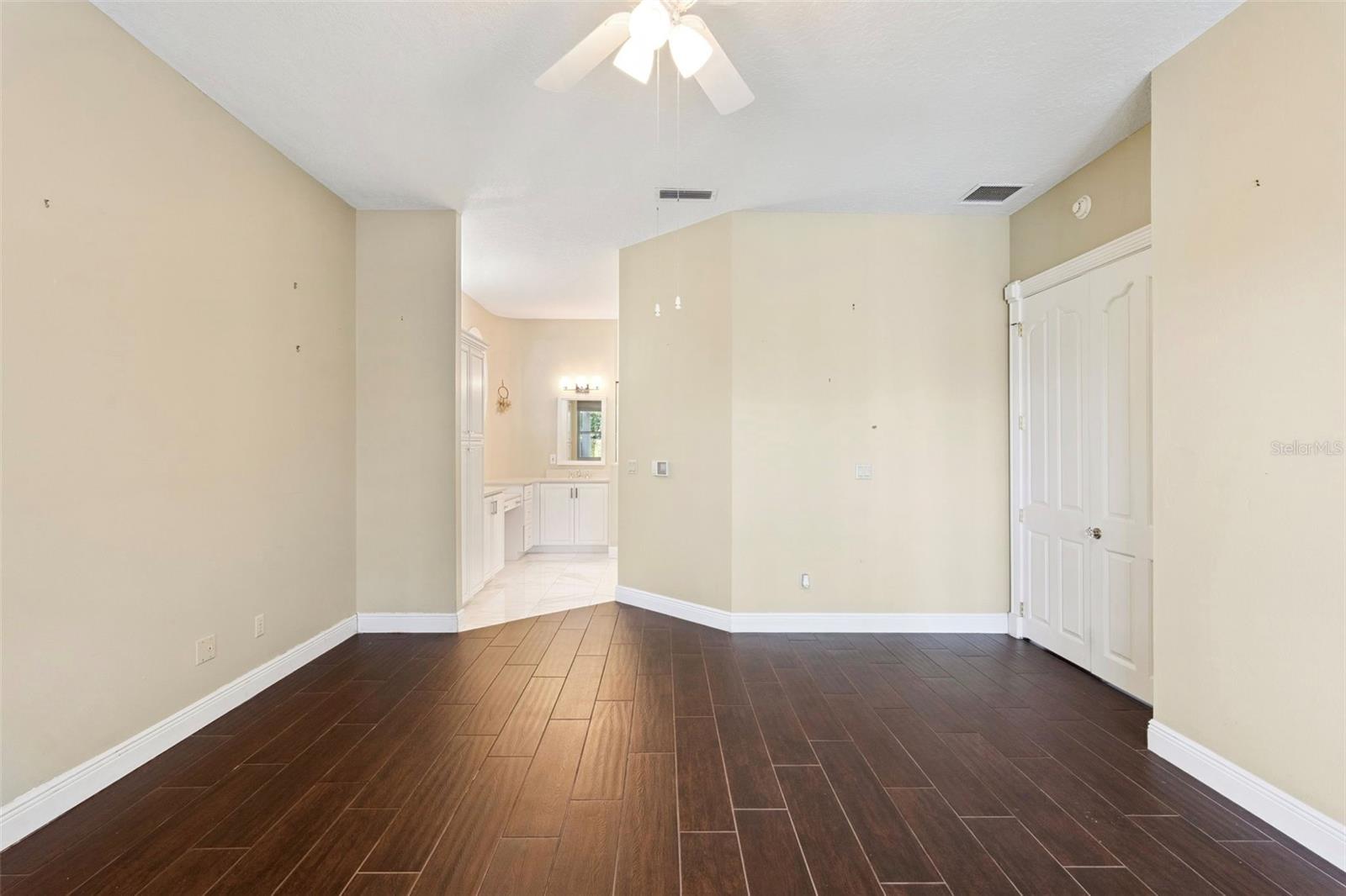 1250 E Langley Ct Property Photo 9