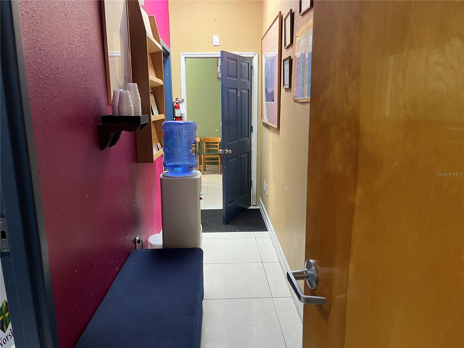 O6400700 Property Photo 11