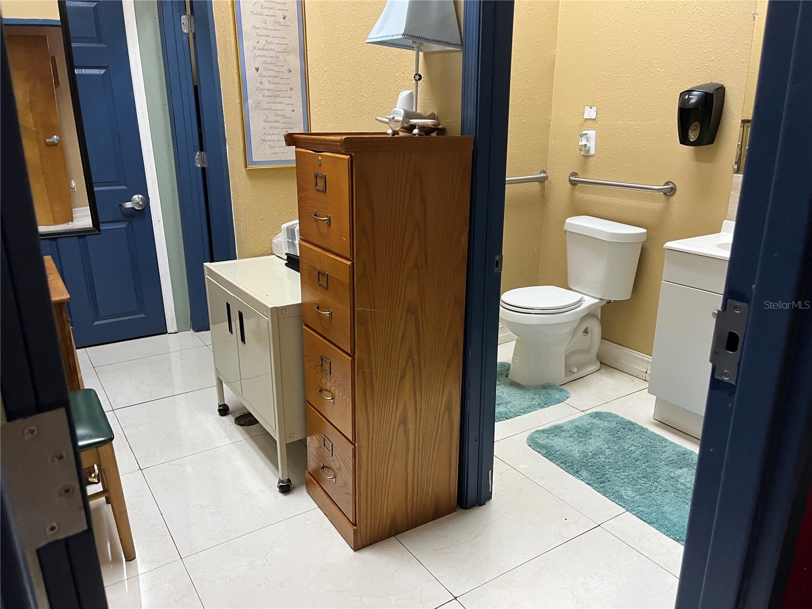O6400700 Property Photo 13