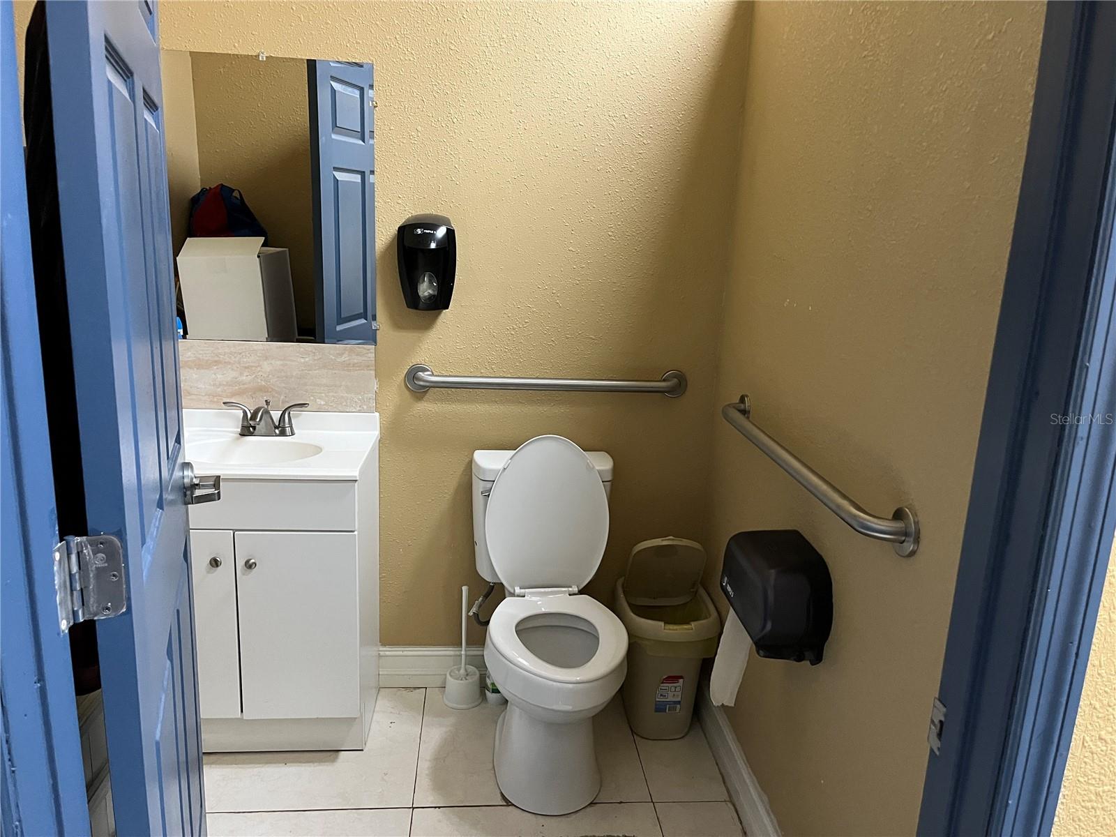 O6400700 Property Photo 15