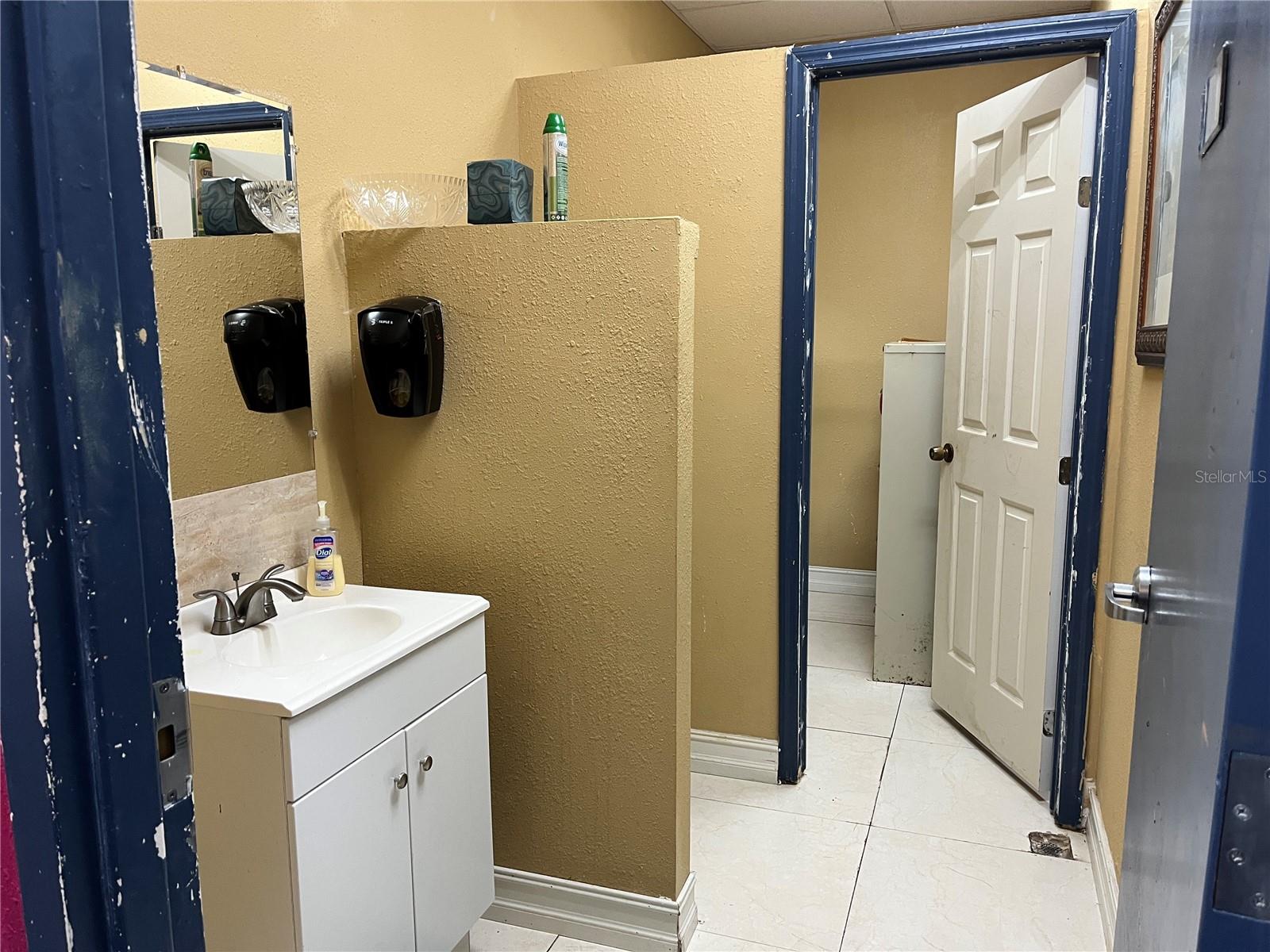 O6400700 Property Photo 16