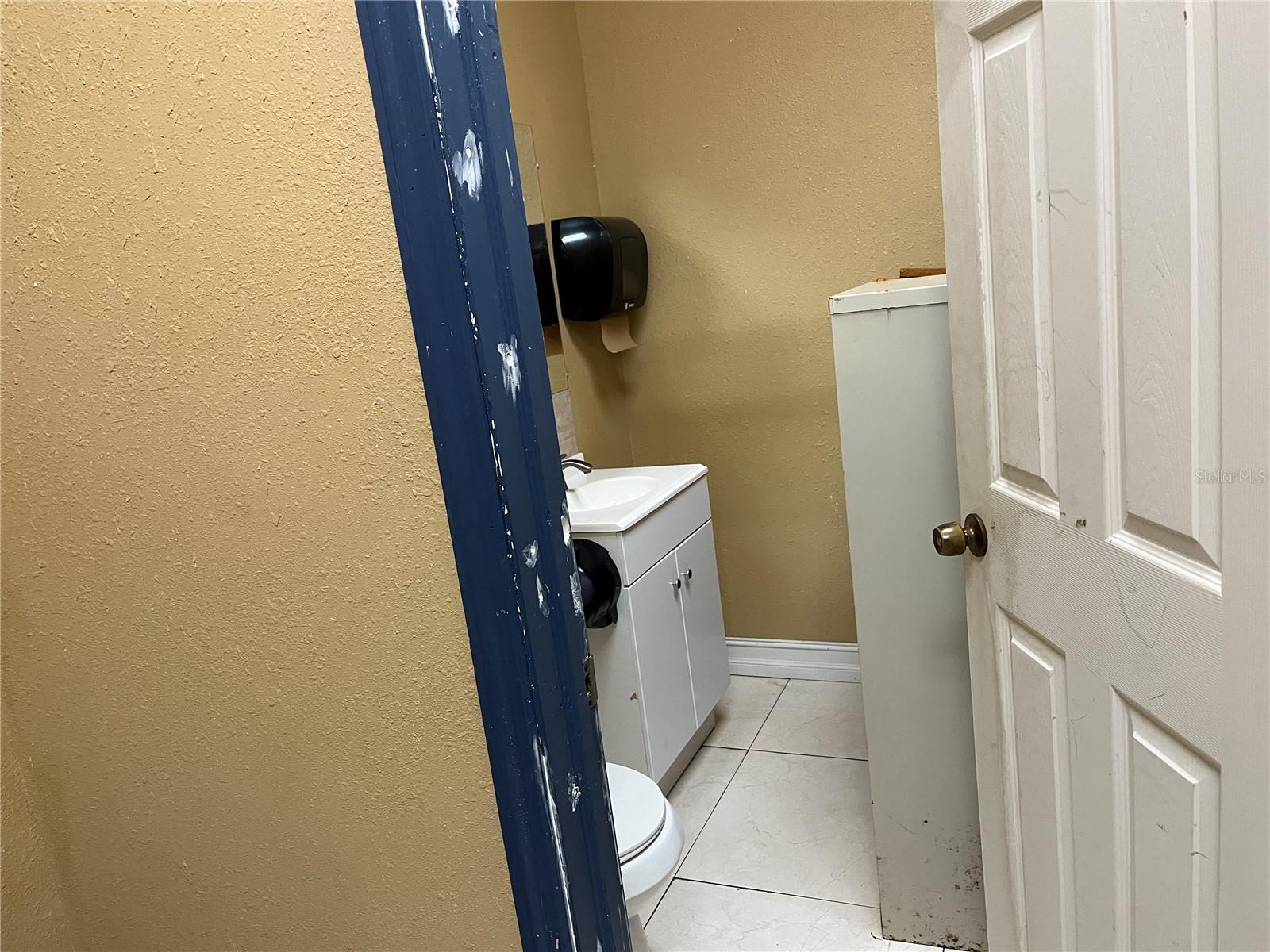 O6400700 Property Photo 17