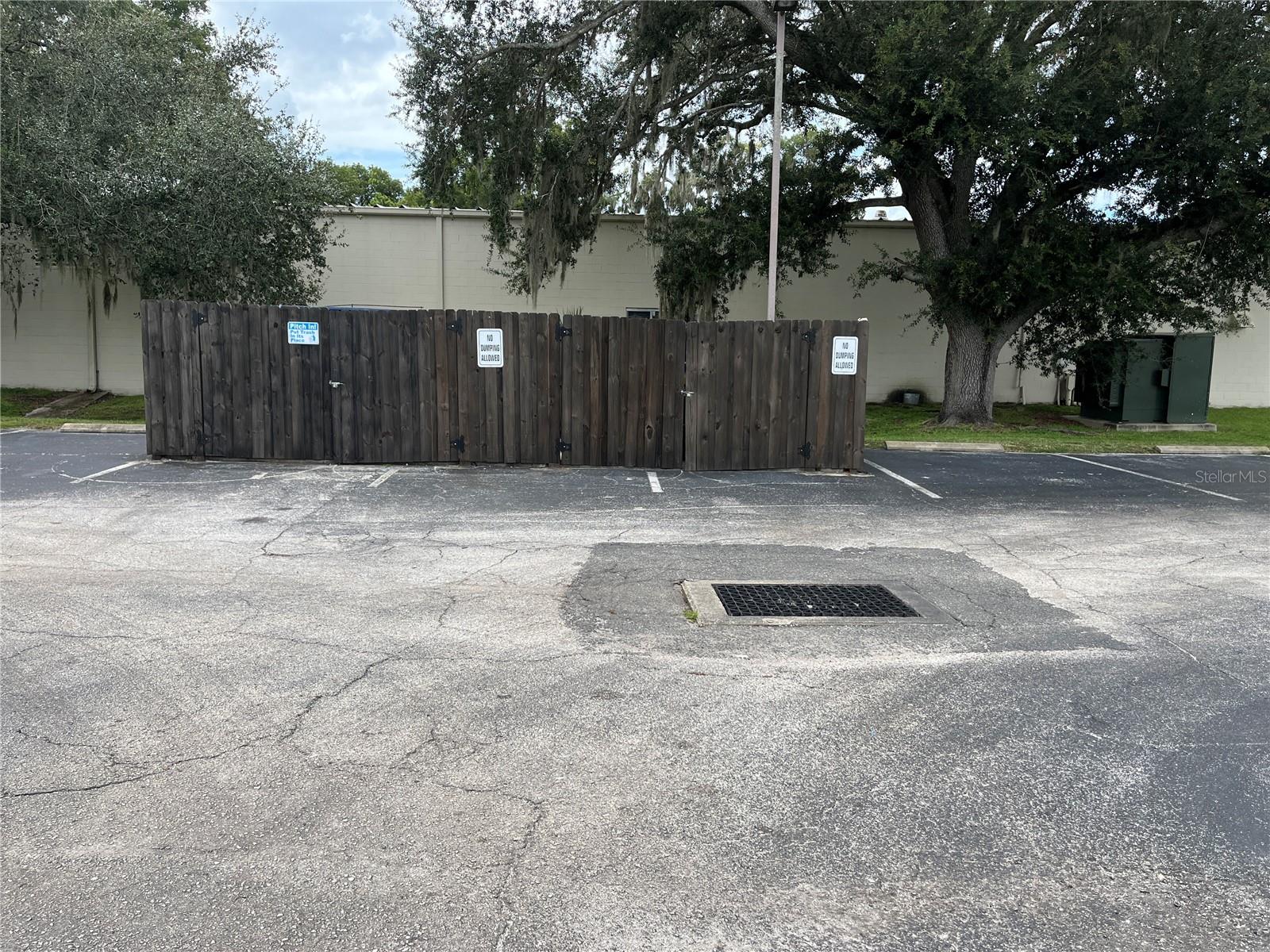 O6400700 Property Photo 24