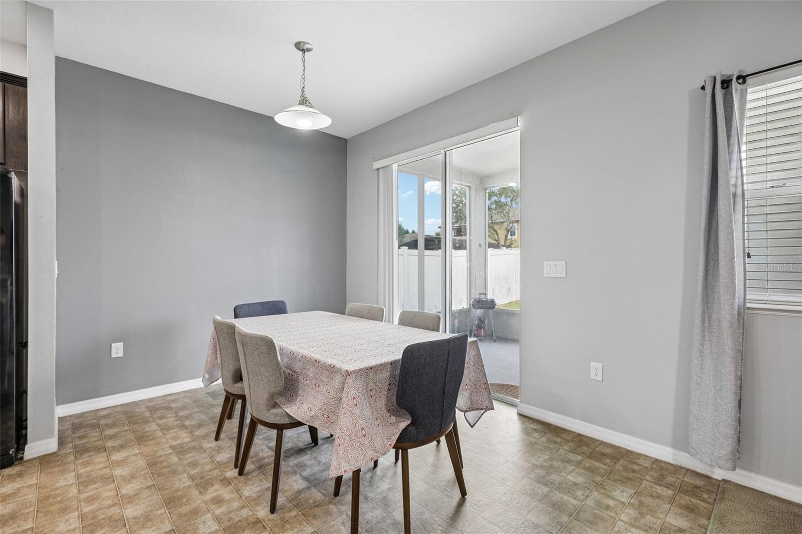 954 Revere Ave Property Photo 4