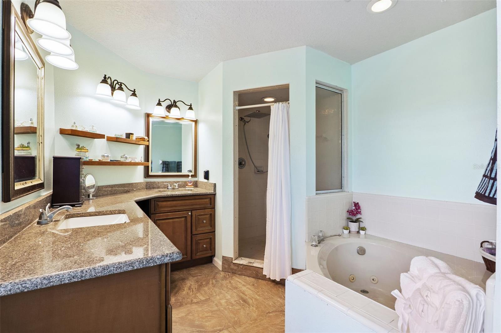 1458 Royal Cir Property Photo 26
