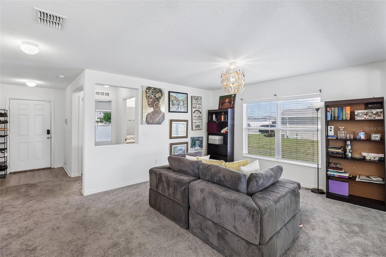 2082 Ficus St Property Photo 3