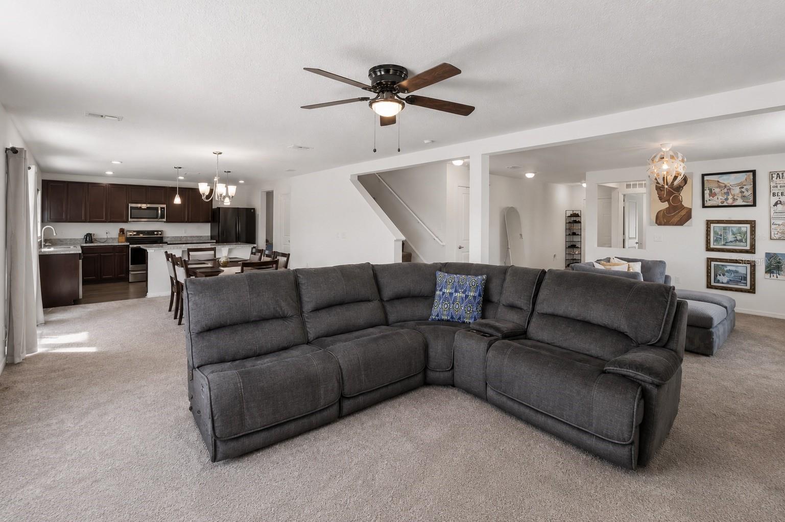 2082 Ficus St Property Photo 4