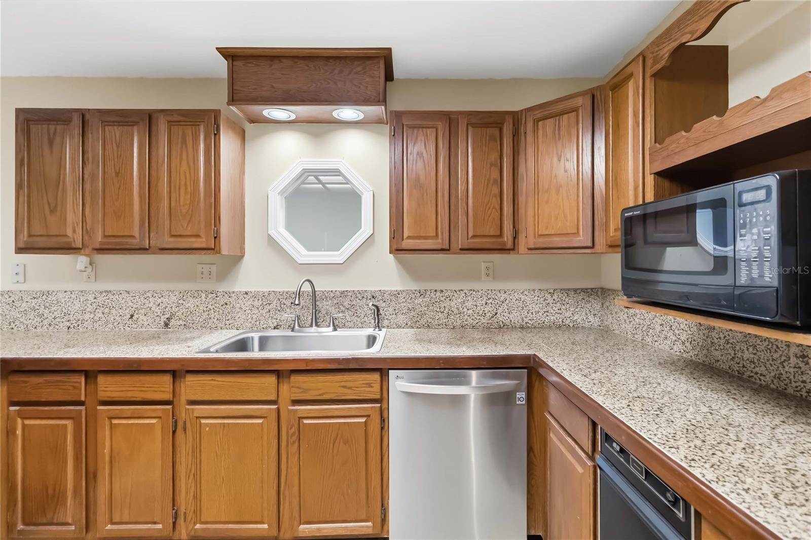6928 Sawgrass Dr Property Photo 17