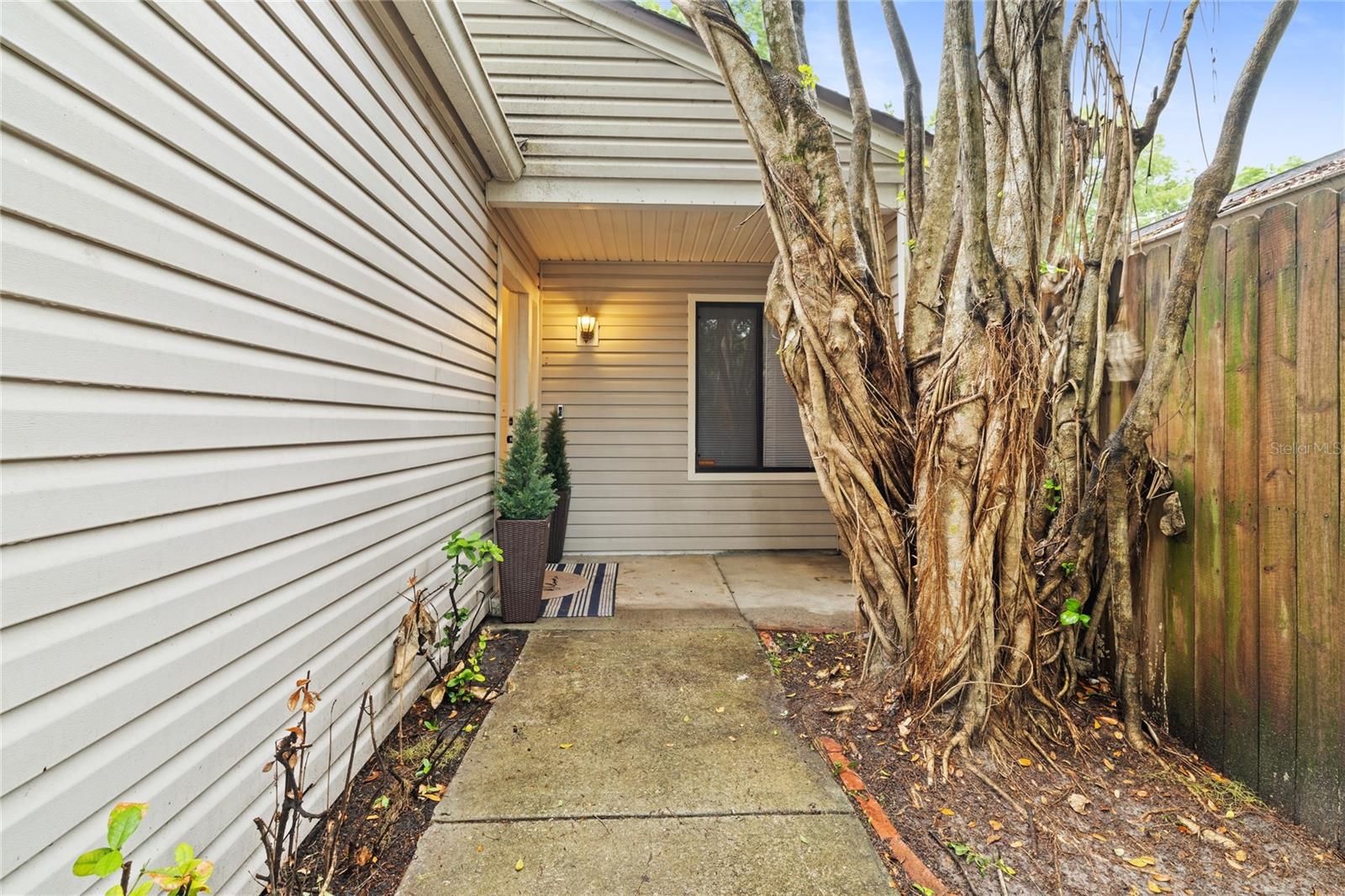 335 Kirkcaldy Dr Property Photo 3