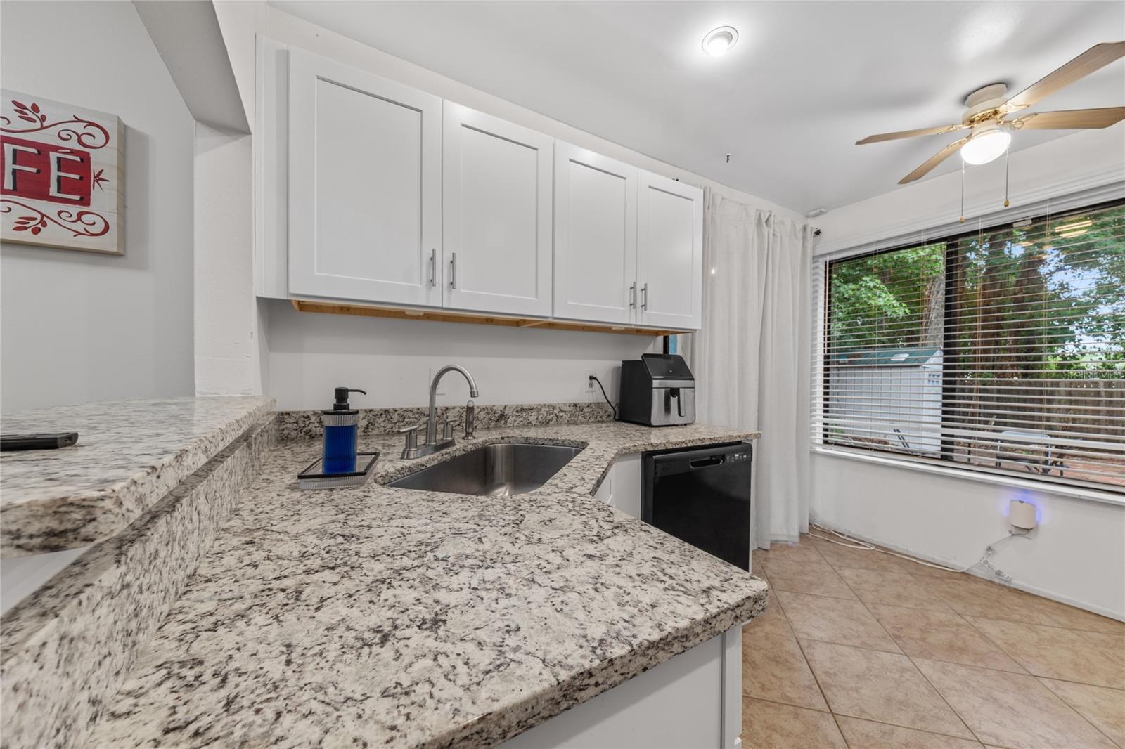 335 Kirkcaldy Dr Property Photo 16