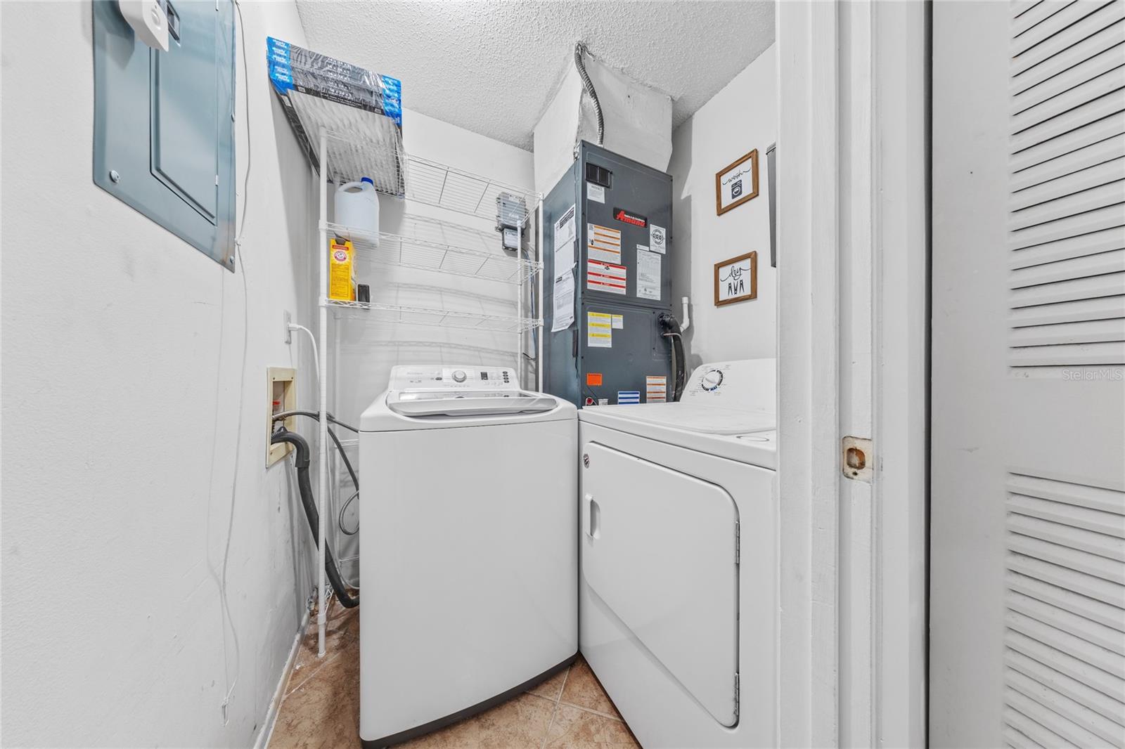335 Kirkcaldy Dr Property Photo 35