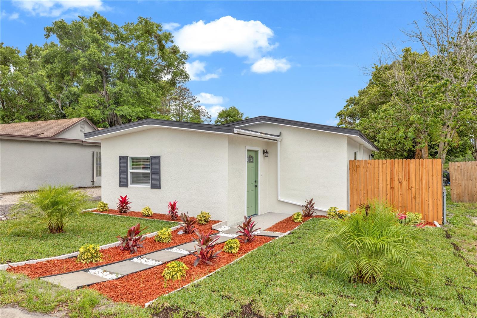 1262 SEMINOLA BLVD
