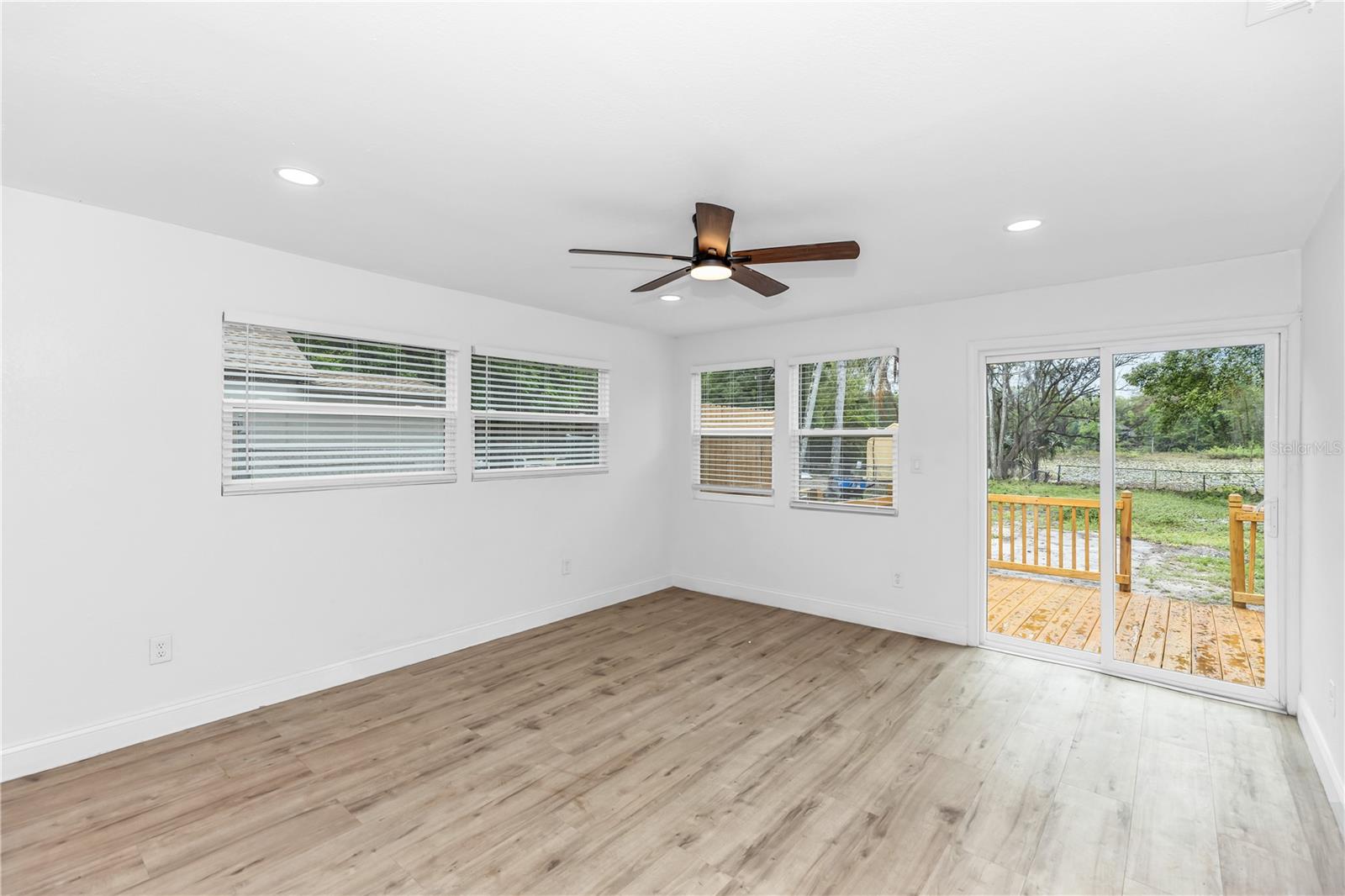 1262 Seminola Blvd Property Photo 7