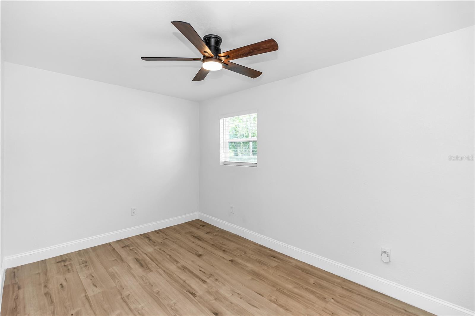 1262 Seminola Blvd Property Photo 8