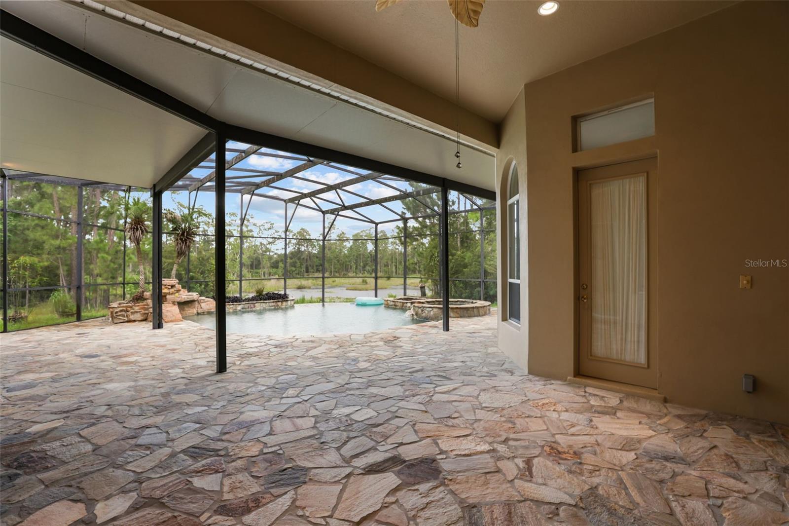 420 Valley Stream Dr Property Photo 32