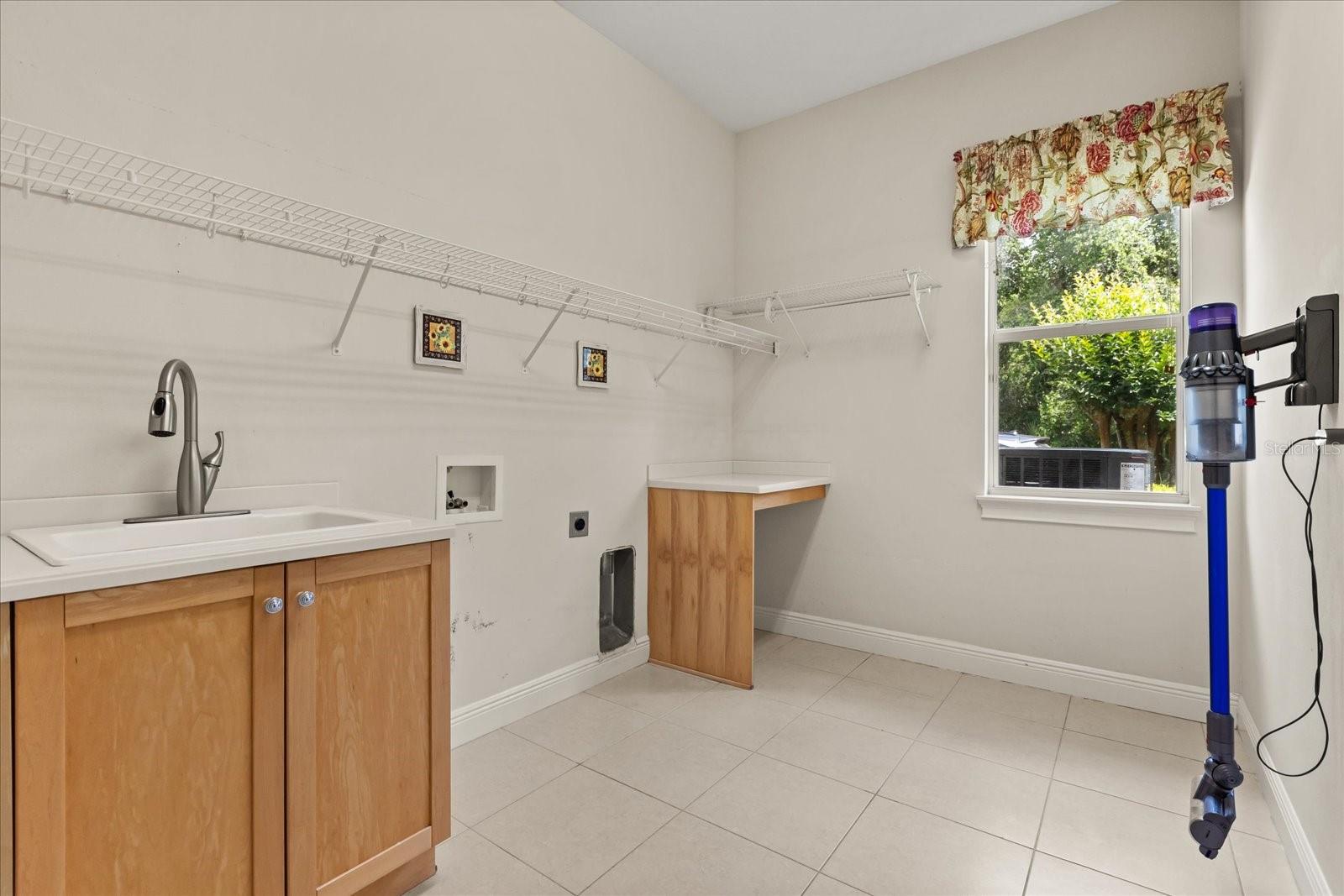 420 Valley Stream Dr Property Photo 41