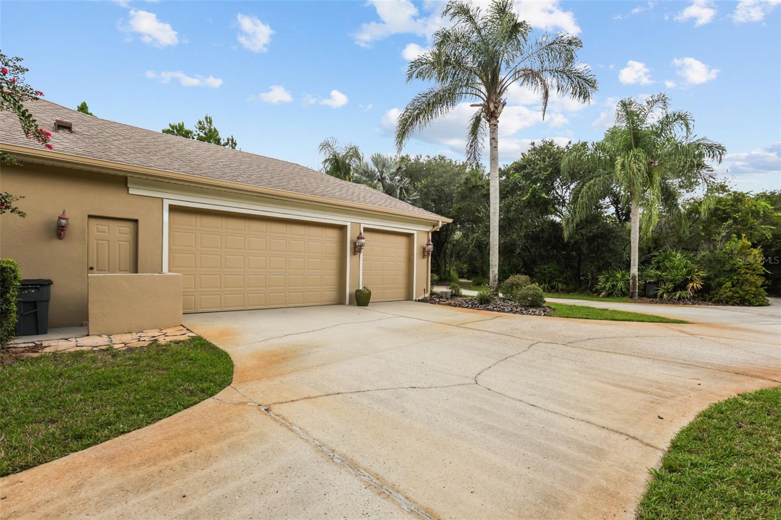 420 Valley Stream Dr Property Photo 44