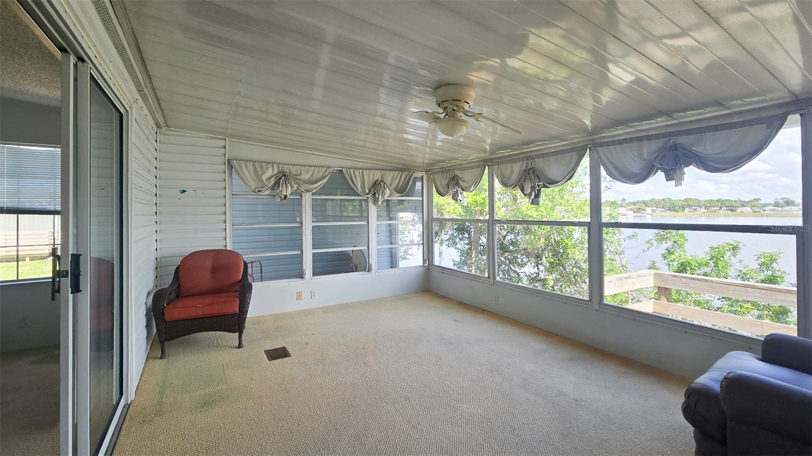 300 Beech Ct Property Photo 8