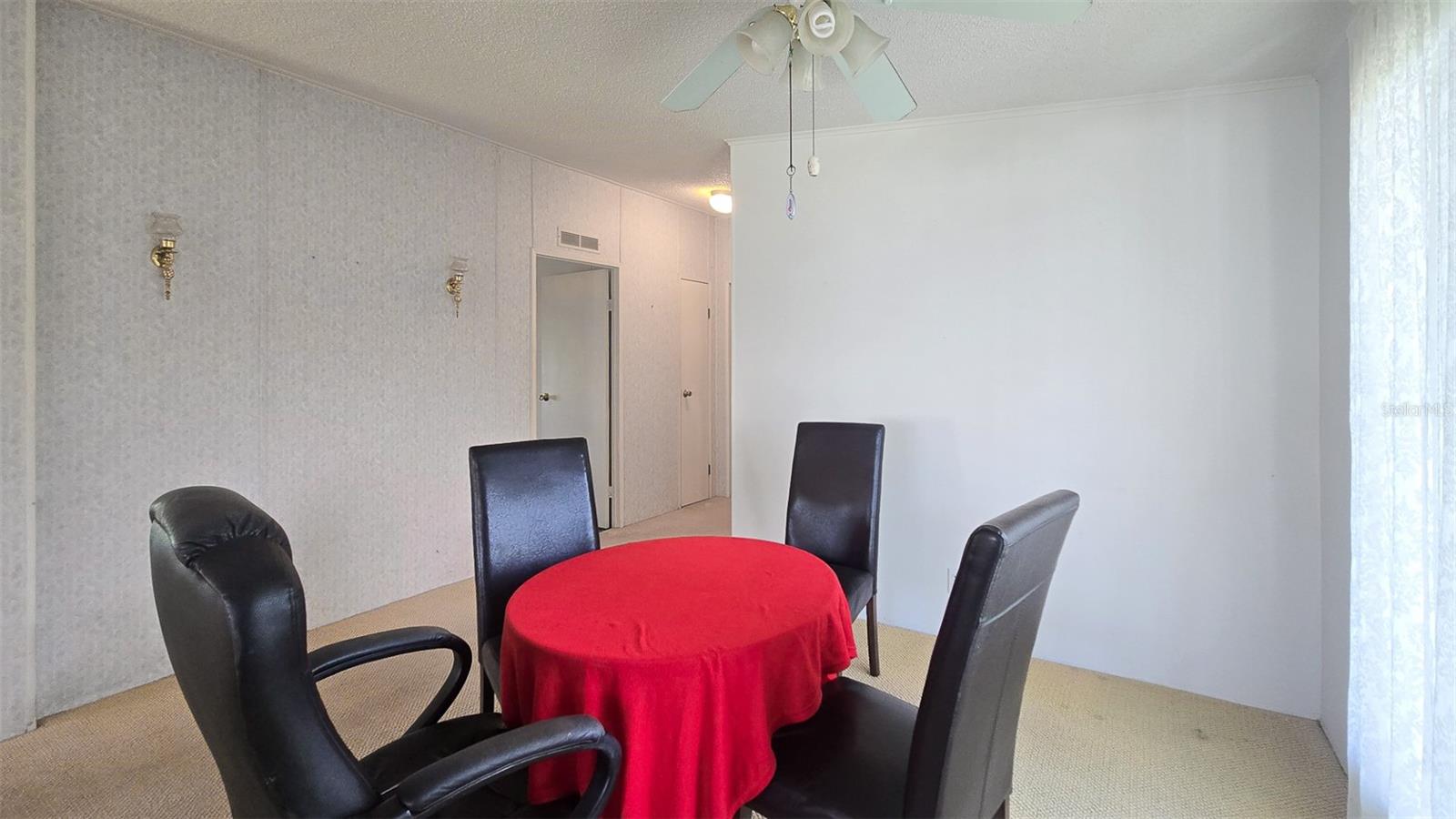 300 Beech Ct Property Photo 10