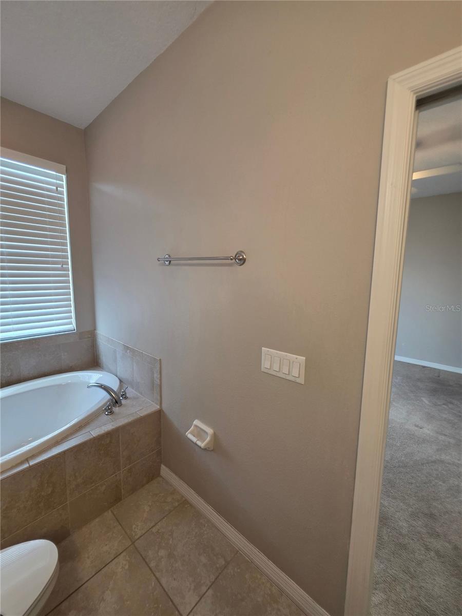 810 Callista Cay Loop Property Photo 17