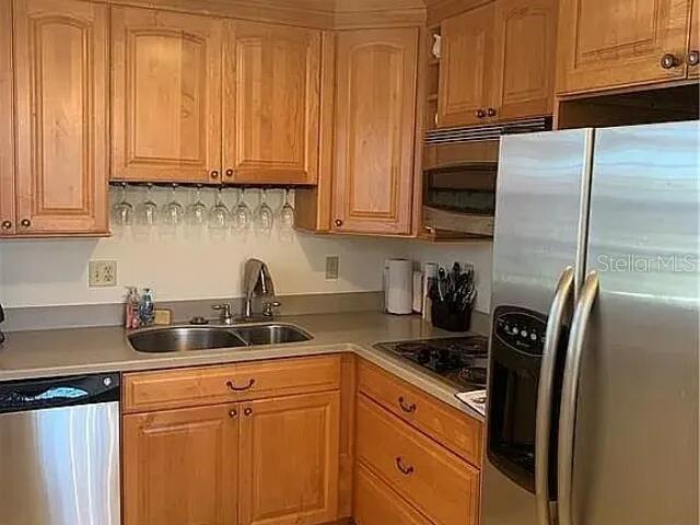 94 Spring Lake Dr #203 Property Photo 2