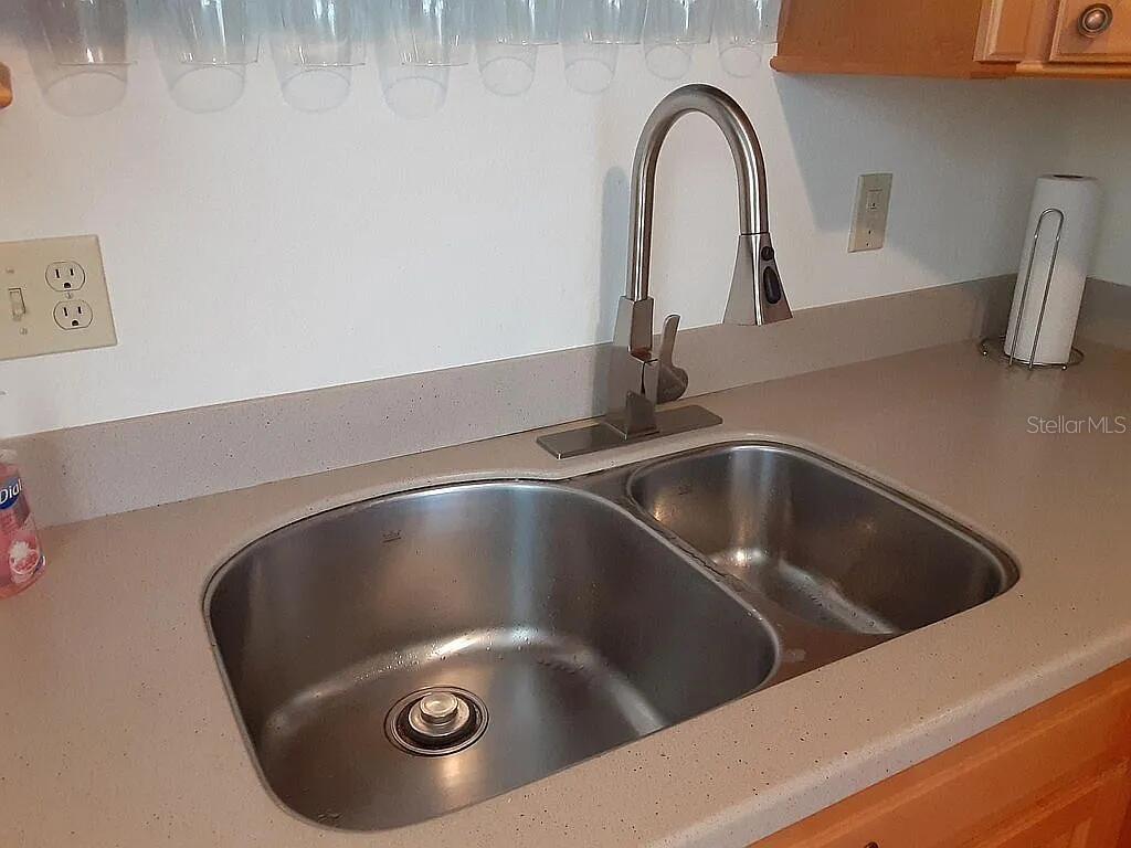 94 Spring Lake Dr #203 Property Photo 6
