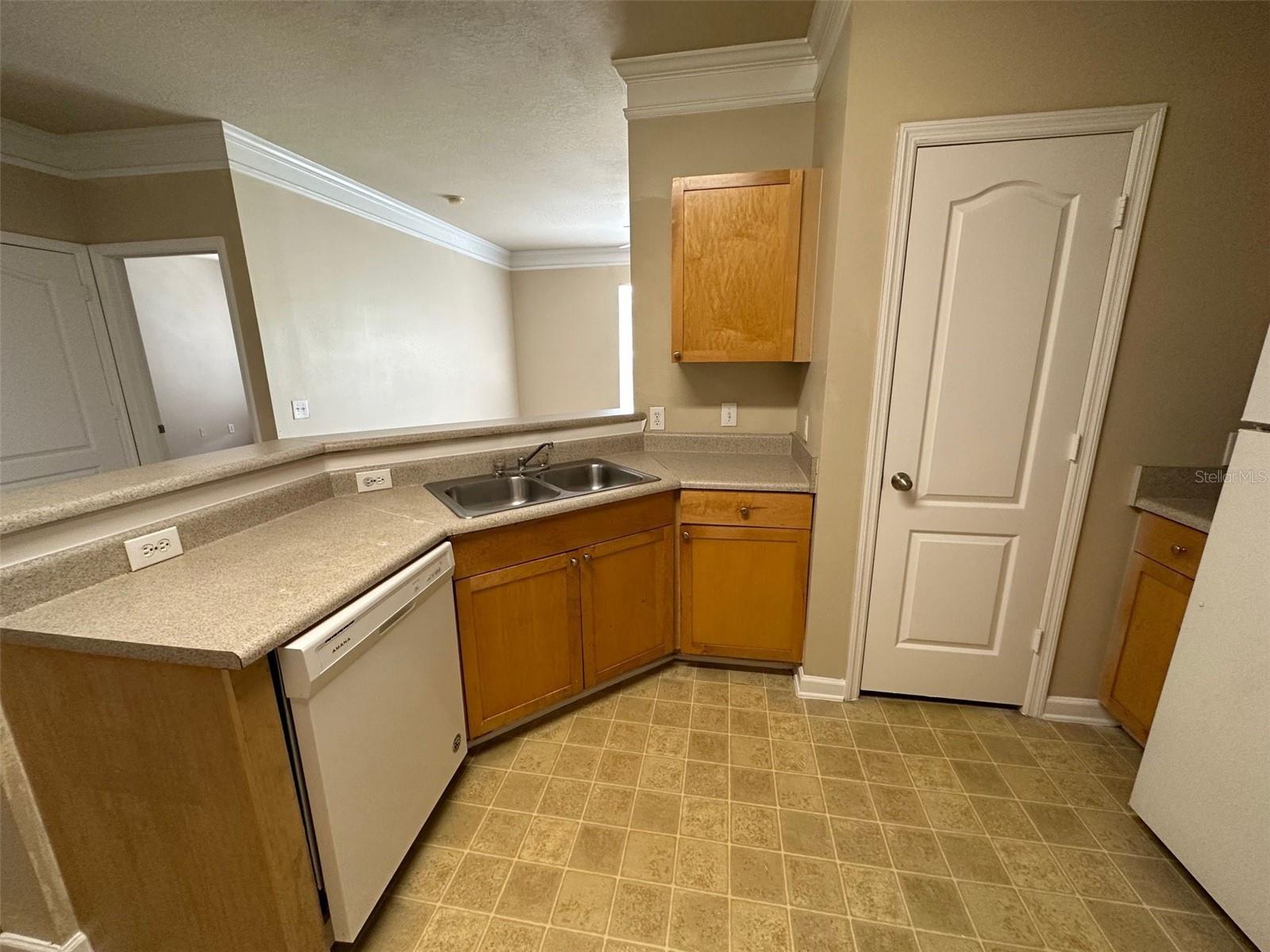 8836 Villa View Cir #201 Property Photo 6